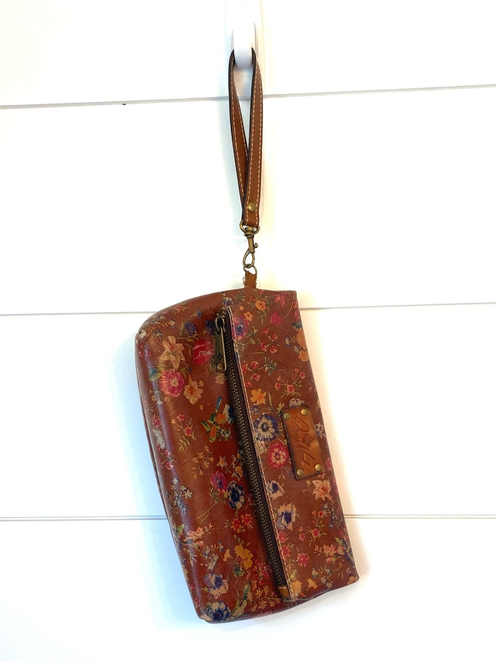 NWOT Patricia Nash Leather Floral Wristlet